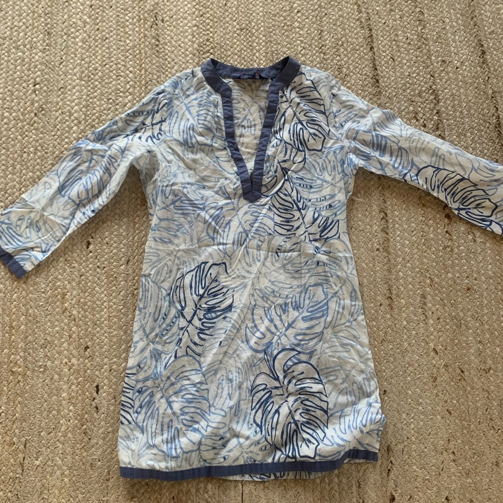 Vinyard Vines Blue and White Leaf Print Tunic